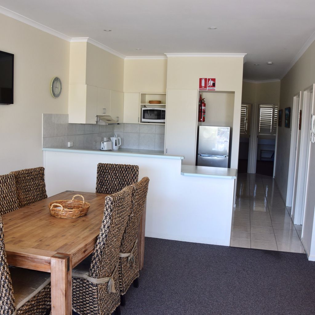 Kitchen and dining area.