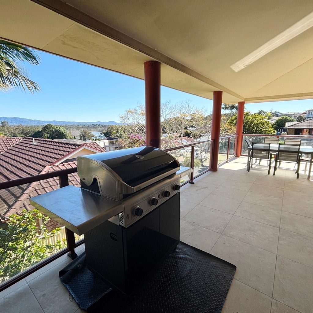 BBQ area and balcony. 
