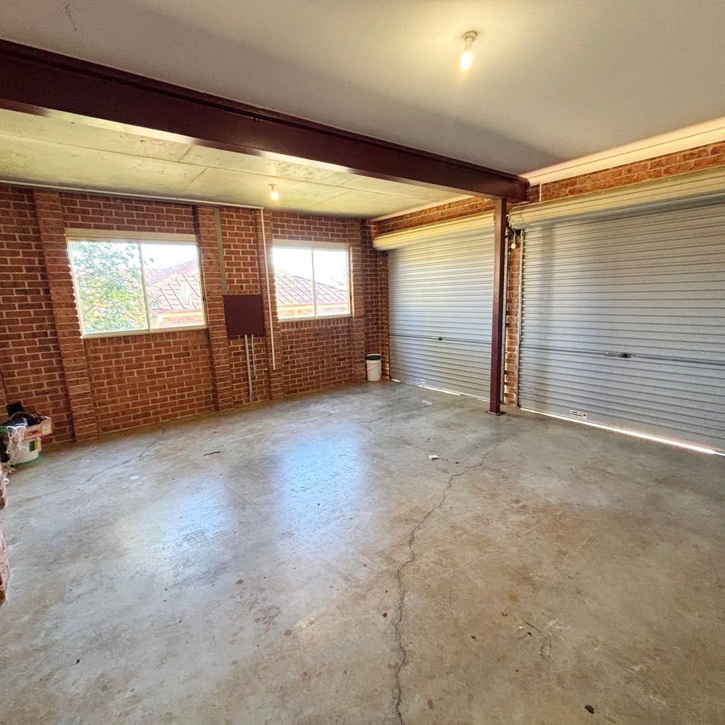 Garage. 