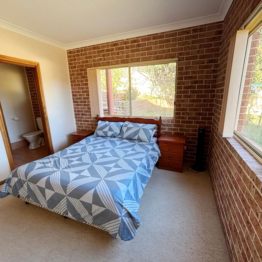 Fifth bedroom and ensuite. 