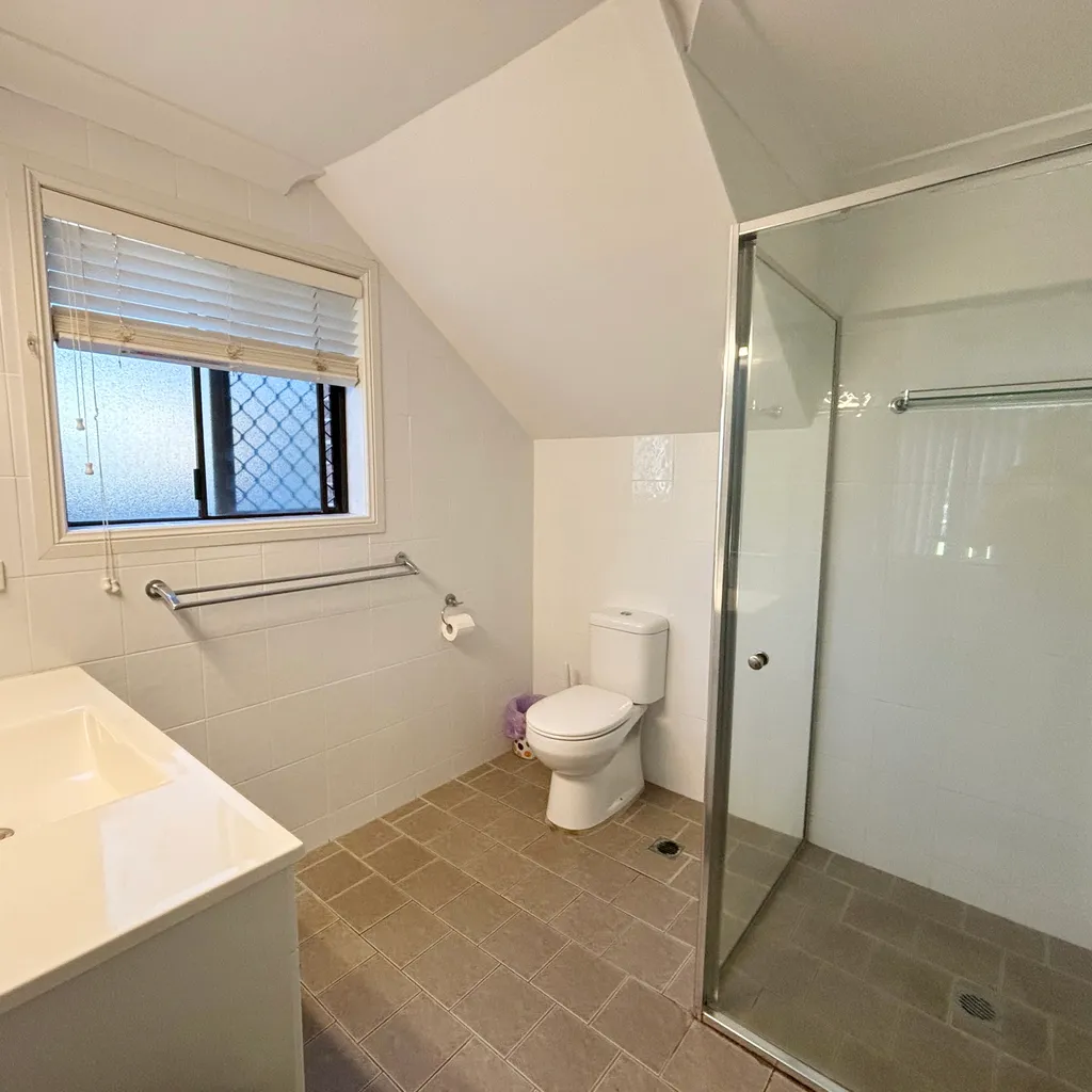 Master ensuite. 