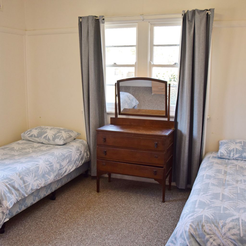 Second bedroom.