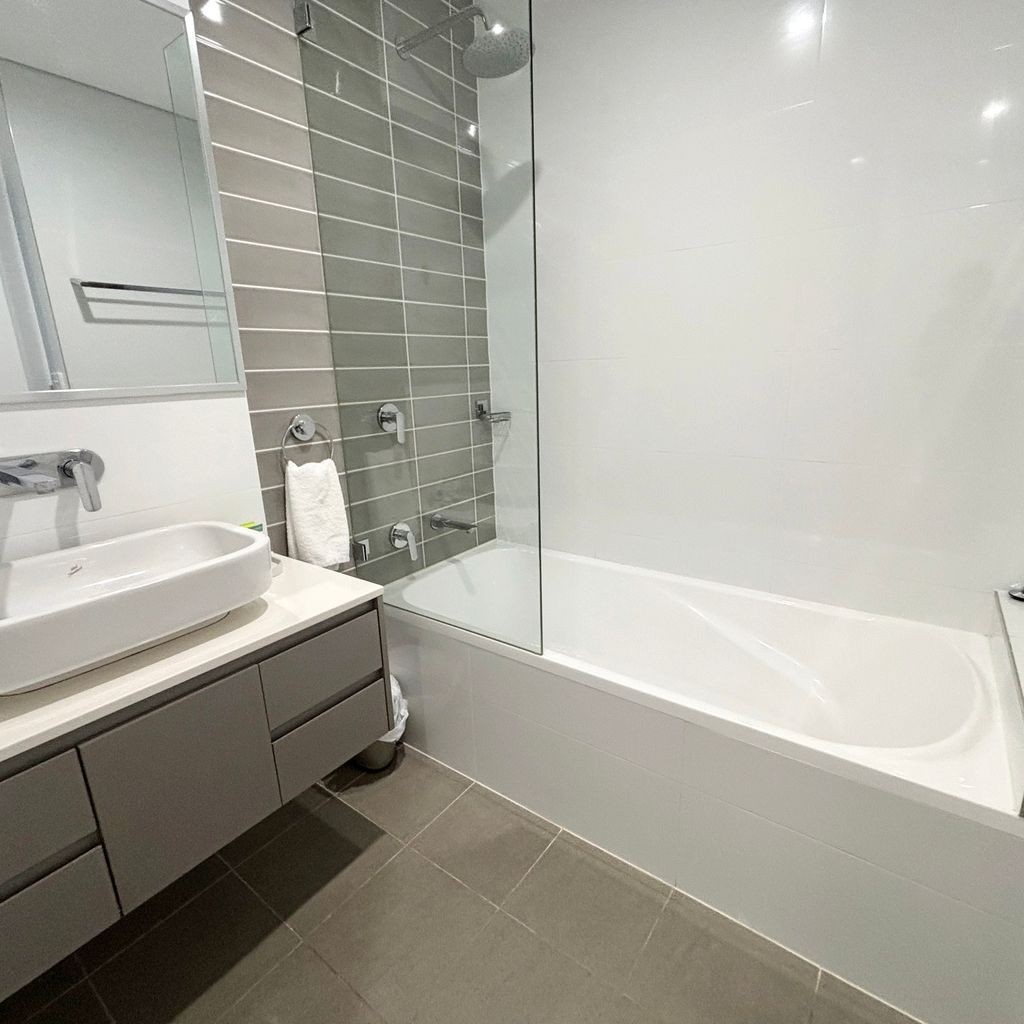 Main bathroom.