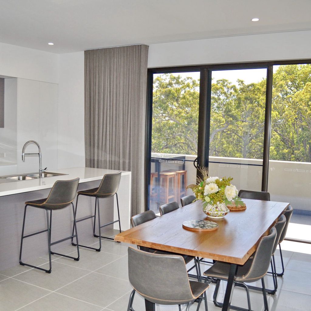 Kitchen and dining area.
