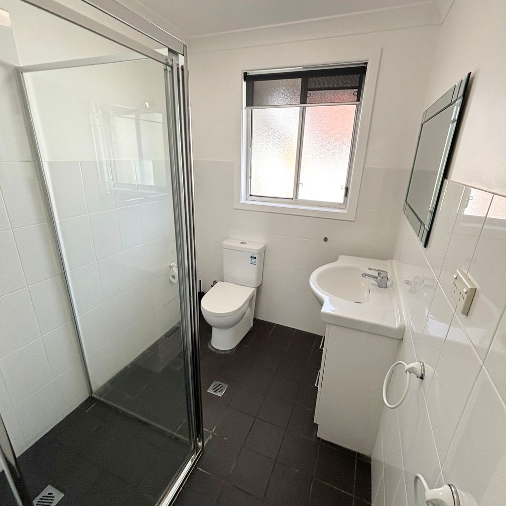 Main bathroom. 