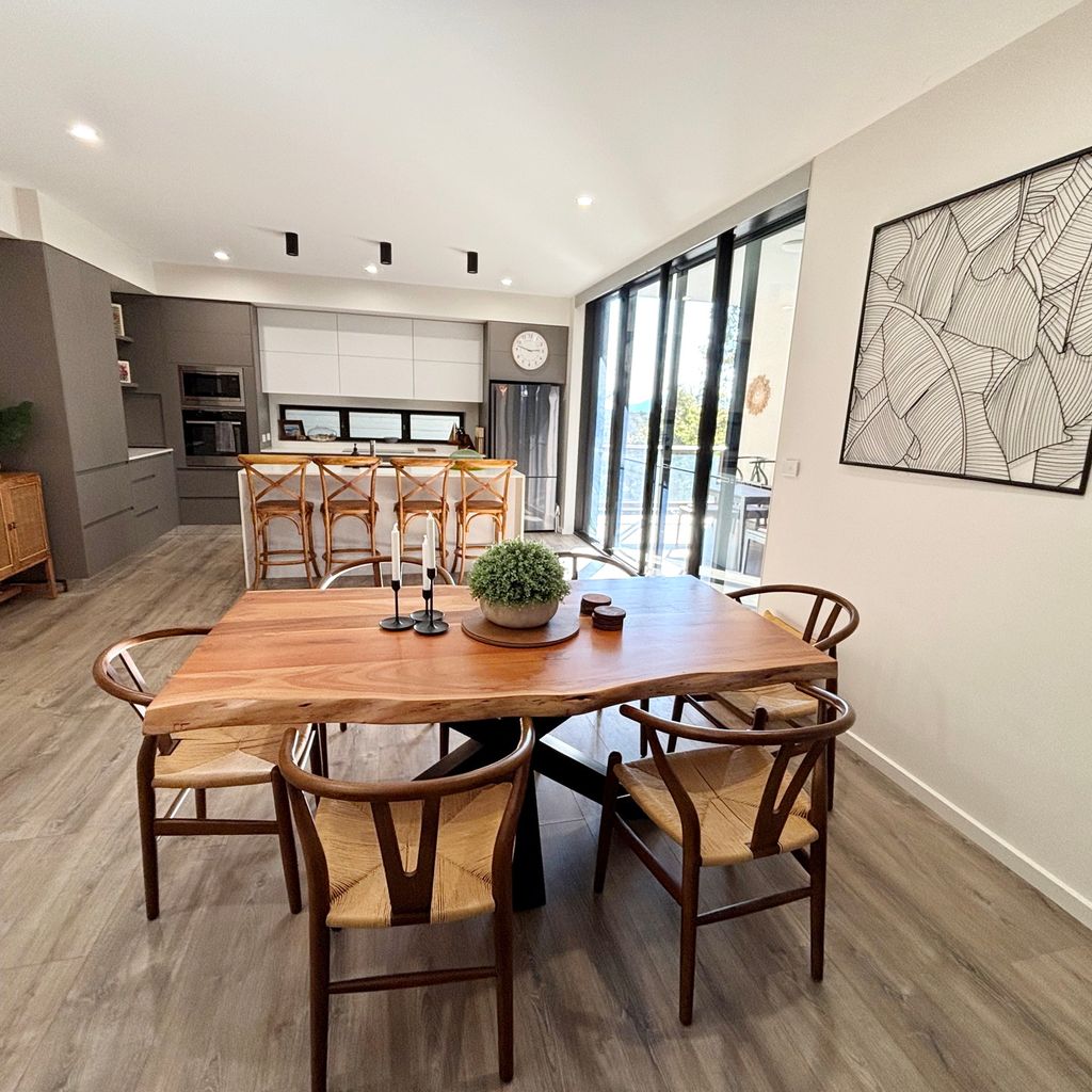 Dining area. 