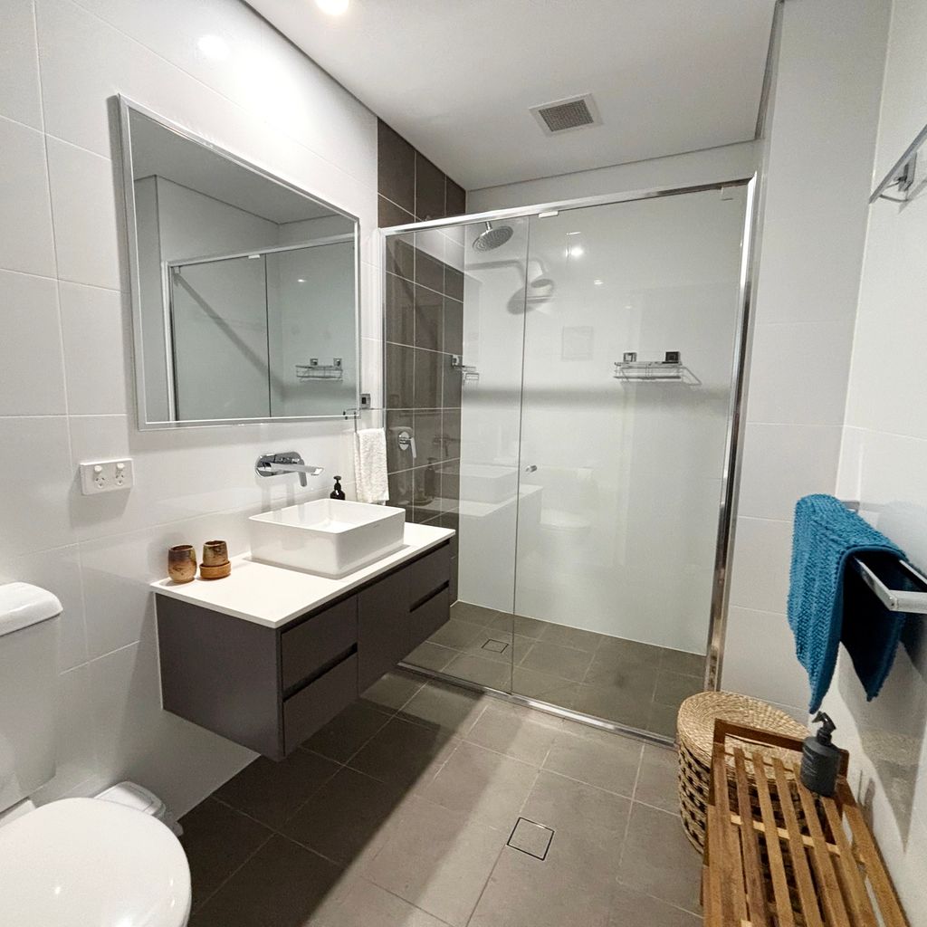 Main bathroom. 