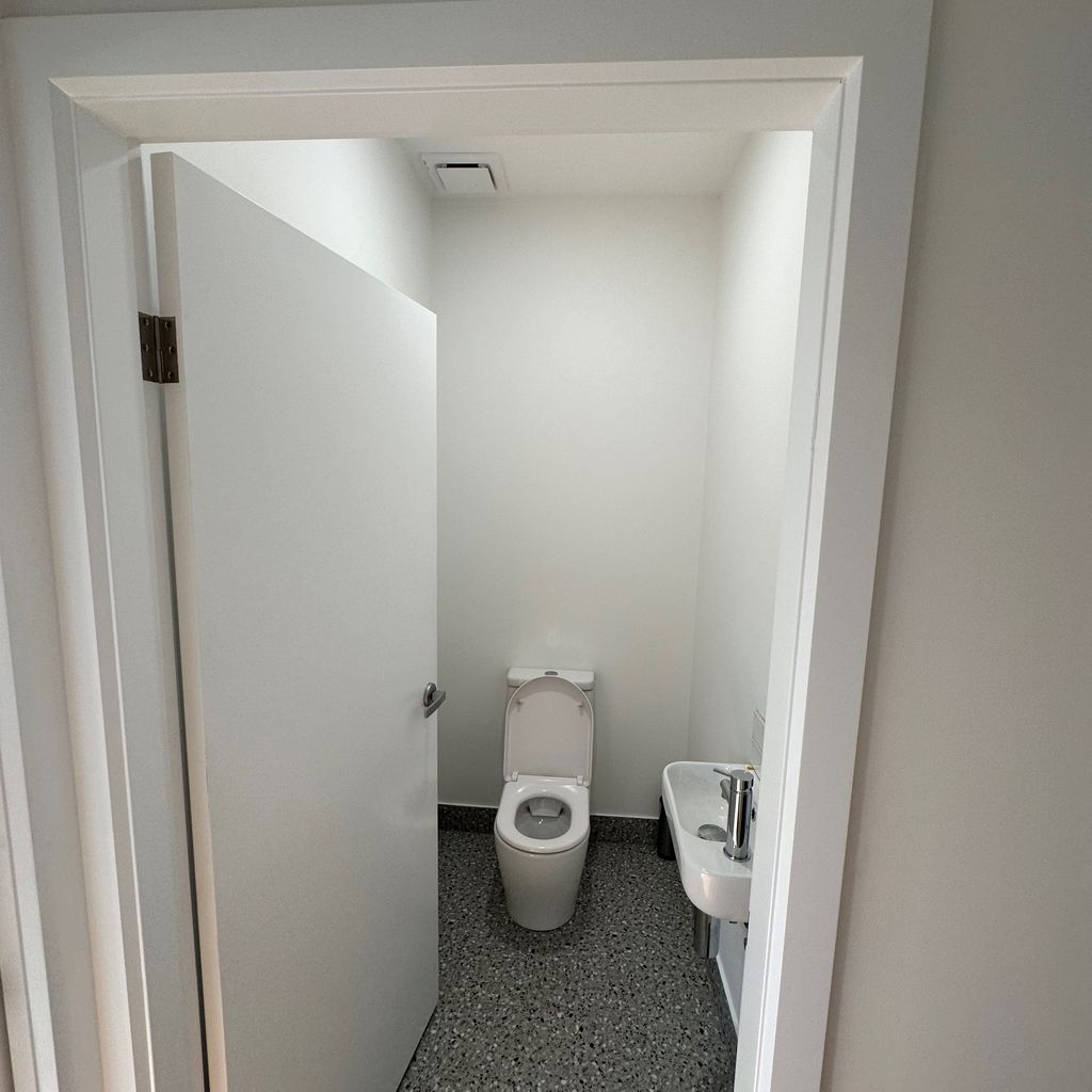Separate toilet (downstairs).