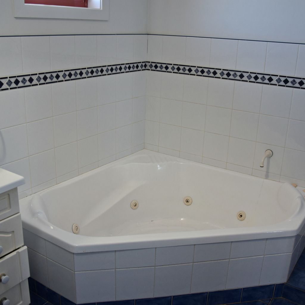 Bathroom with spa bath.