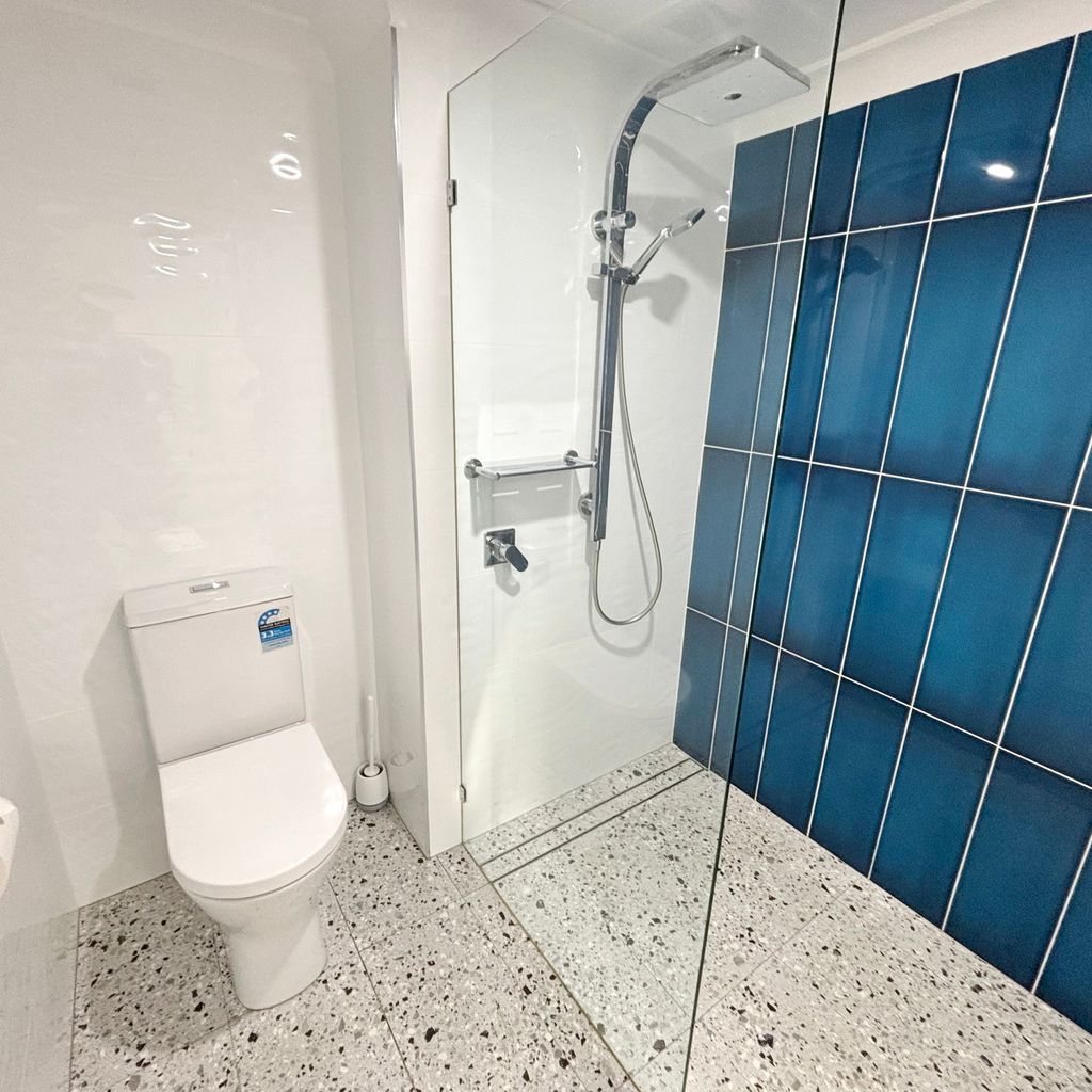 Master ensuite. 