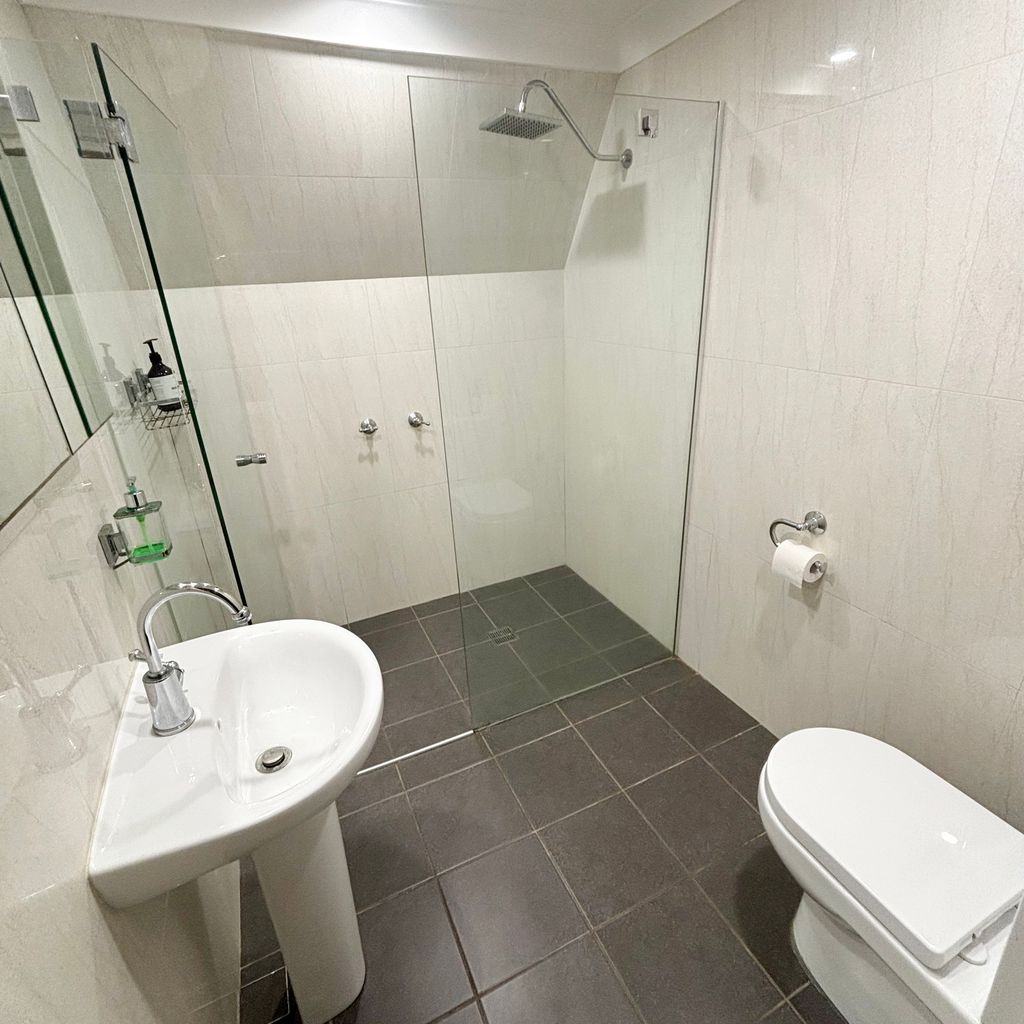 Main bathroom. 