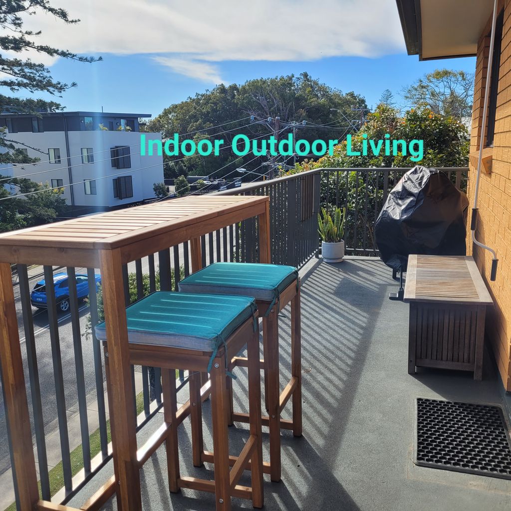 Outdoor set on the balcony. 