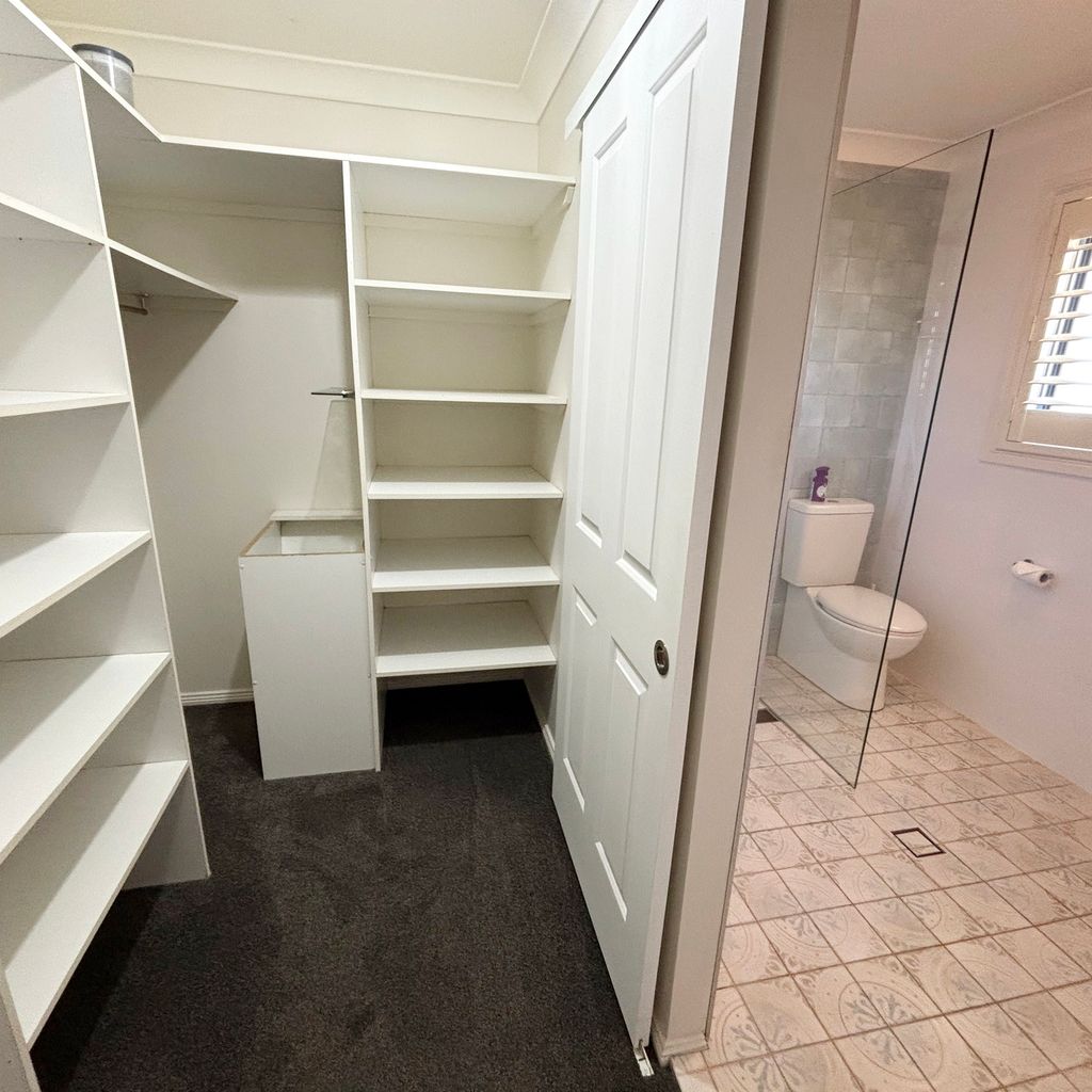 Master ensuite and walk-in robe. 