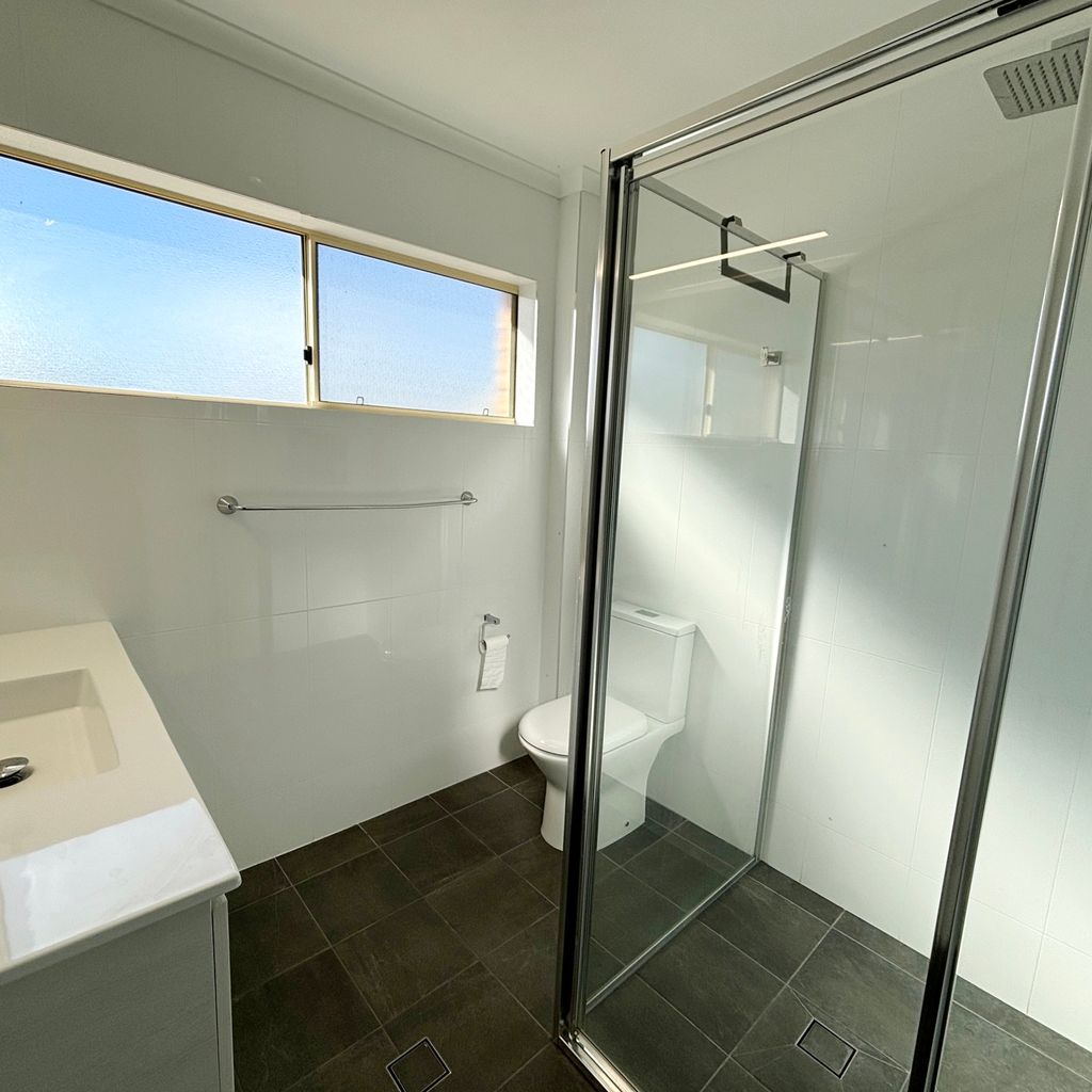 Main bathroom. 