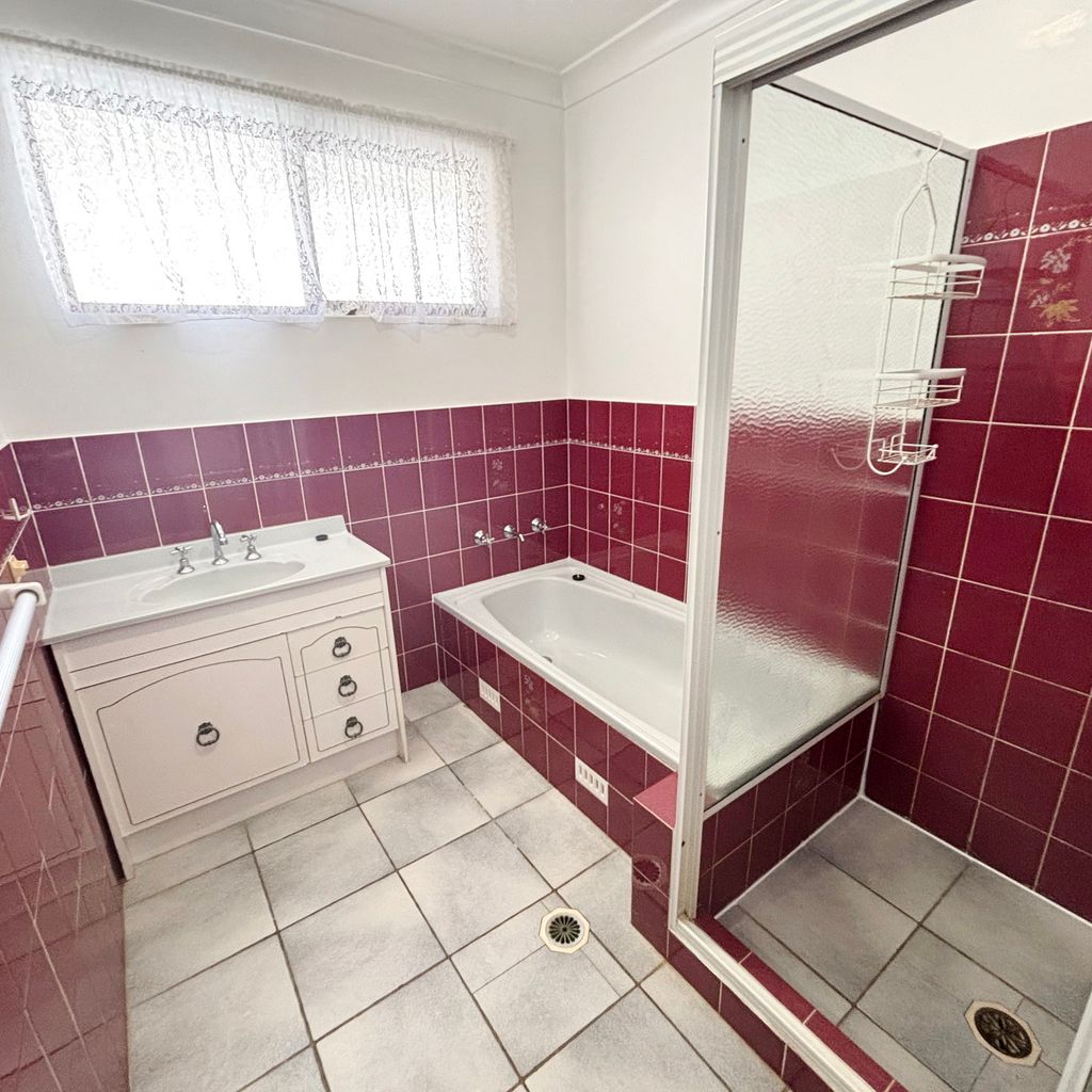 Main bathroom. 