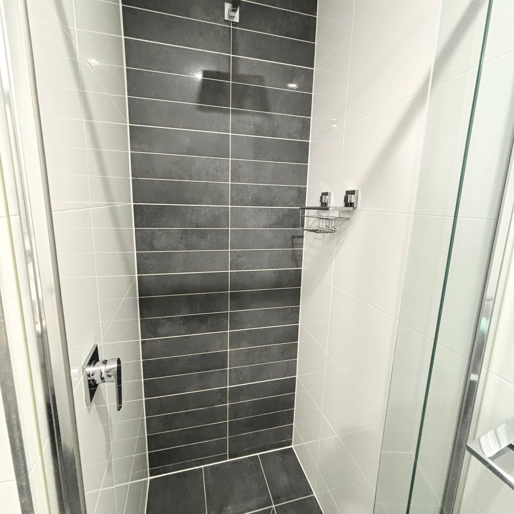 Master ensuite. 