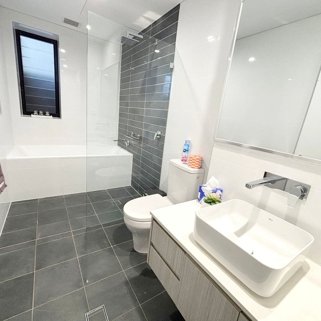 Main bathroom.