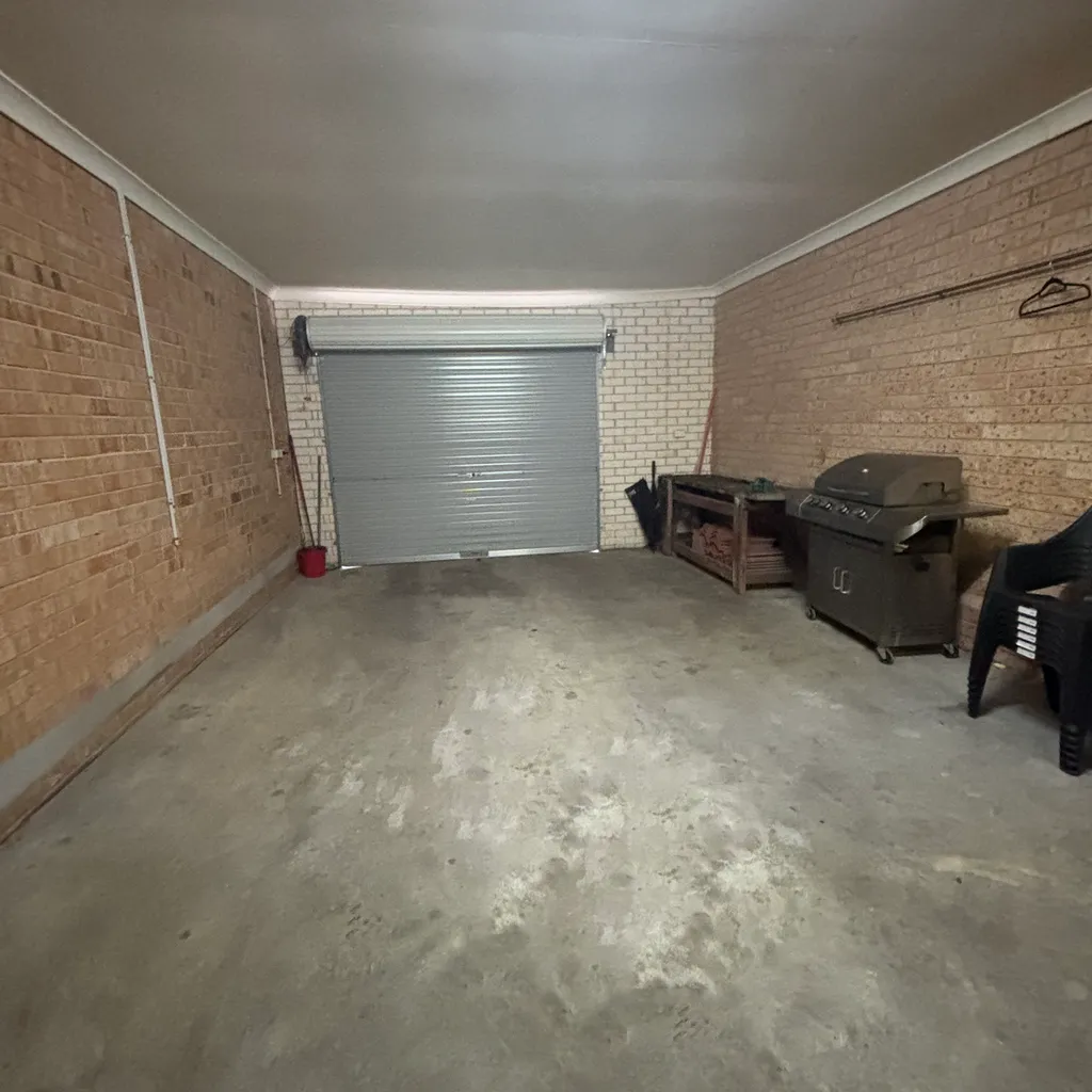Garage. 