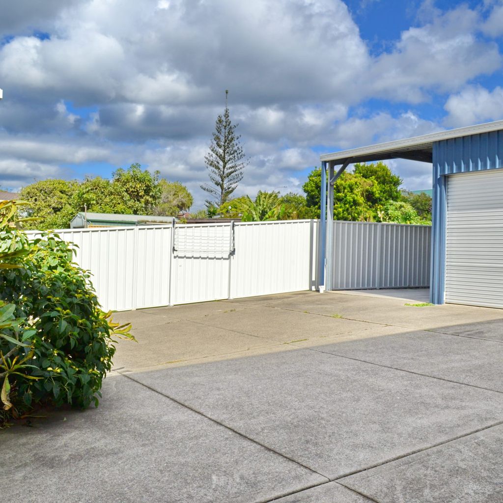 Back courtyard/driveway.