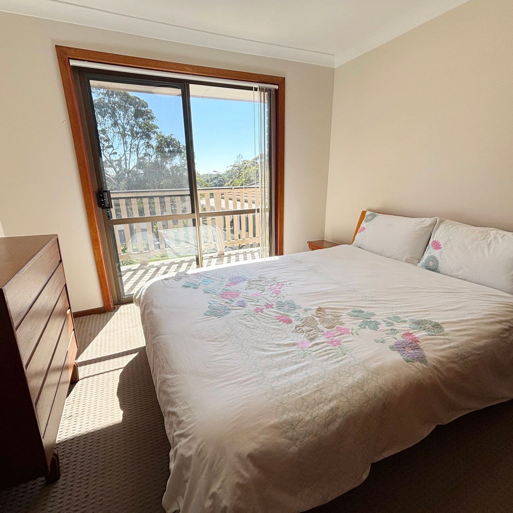 Second bedroom.