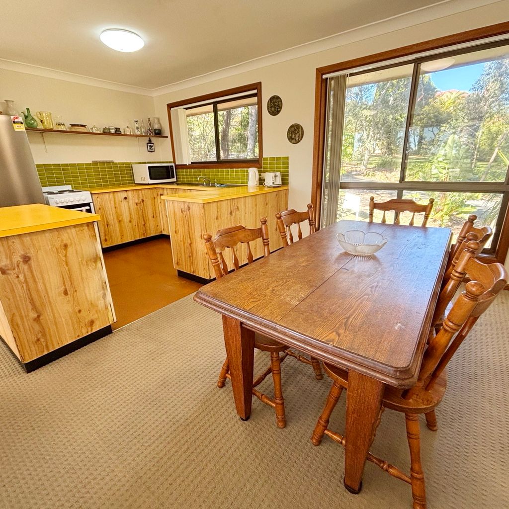 Kitchen and dining area. 