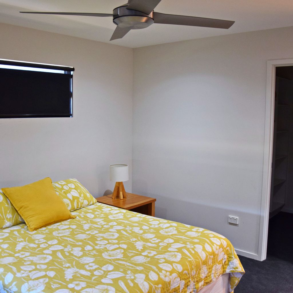 Second bedroom.