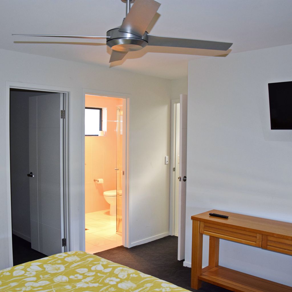 Second bedroom.