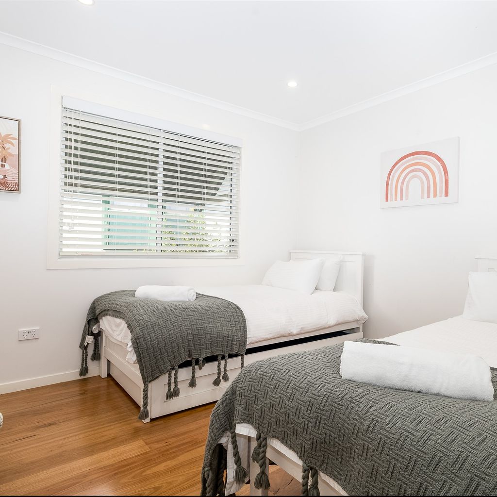 Second bedroom.