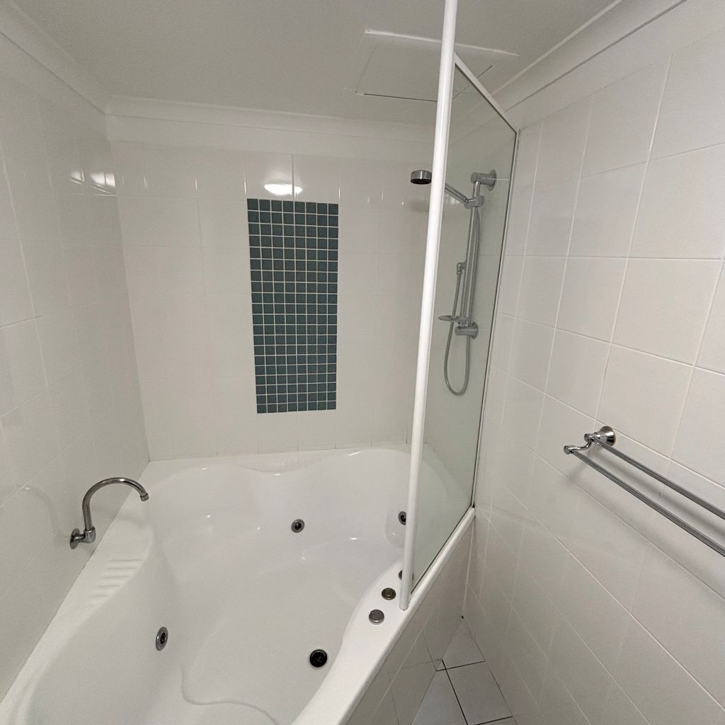 Jubilee Apartment 08