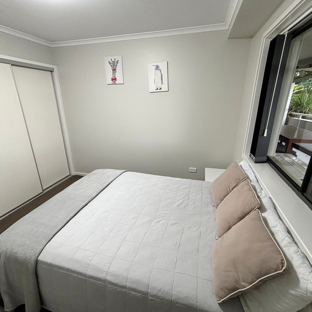 Jubilee Apartment 08