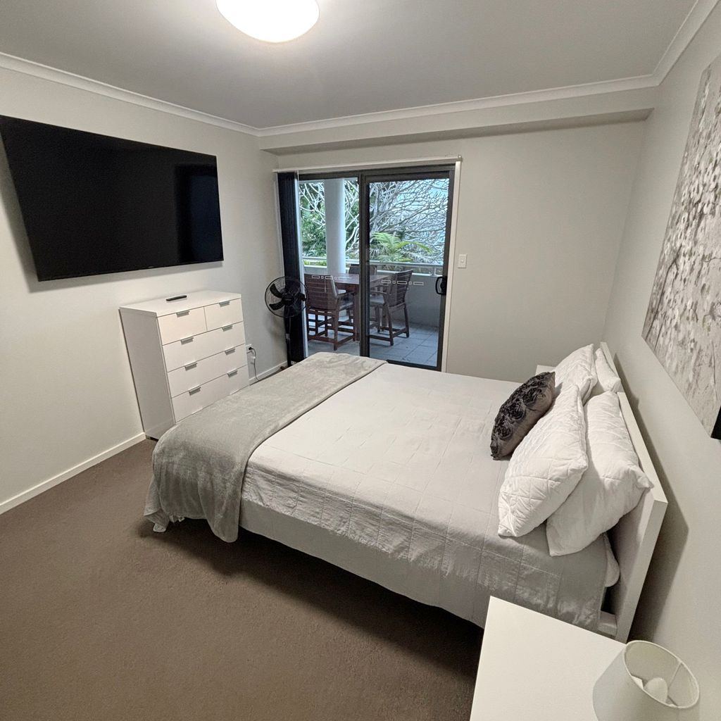 Jubilee Apartment 08