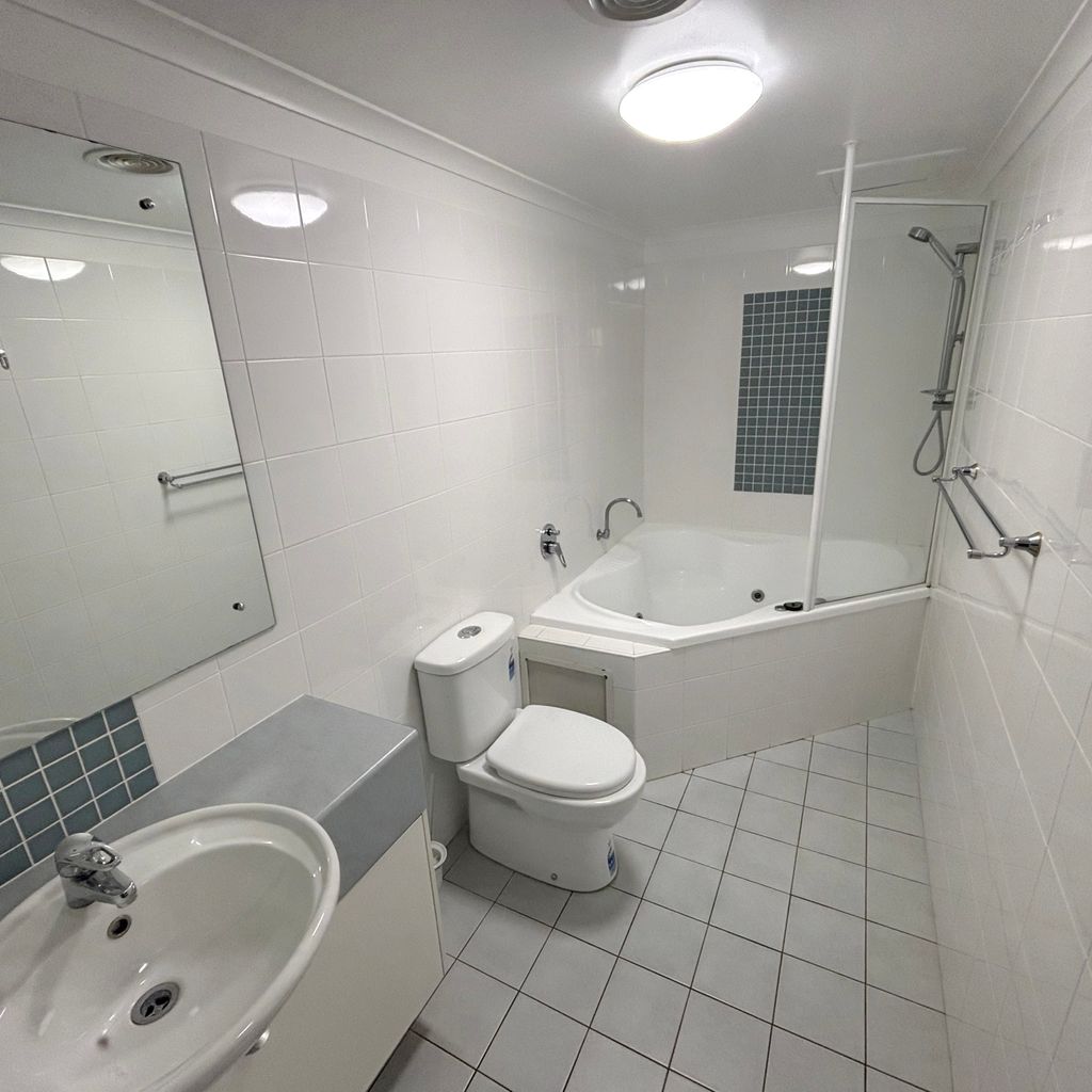 Jubilee Apartment 08