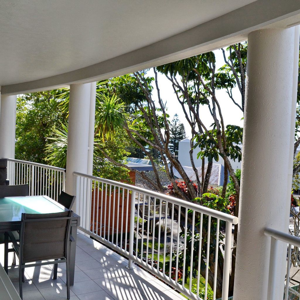 Balcony and outdoor dining.
