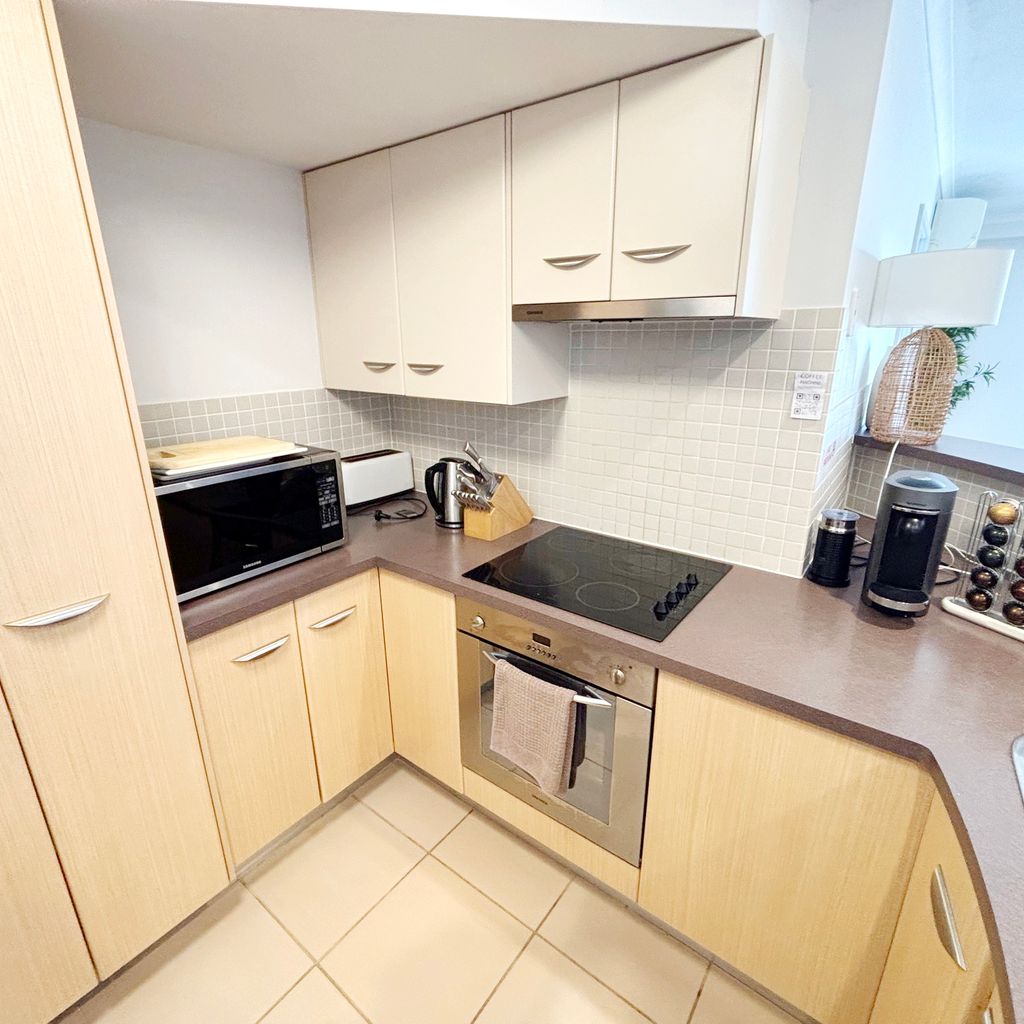 Jubilee Apartment 06