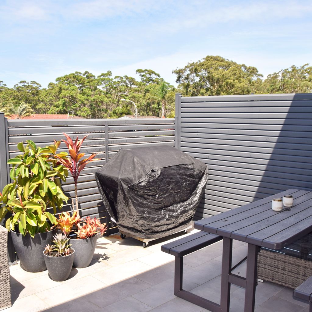 Back balcony with second BBQ.