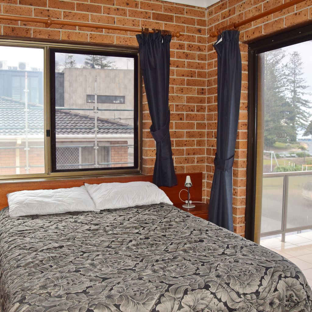 Second bedroom.