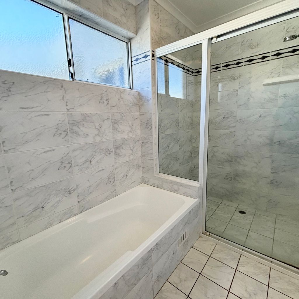 Main bathroom. 