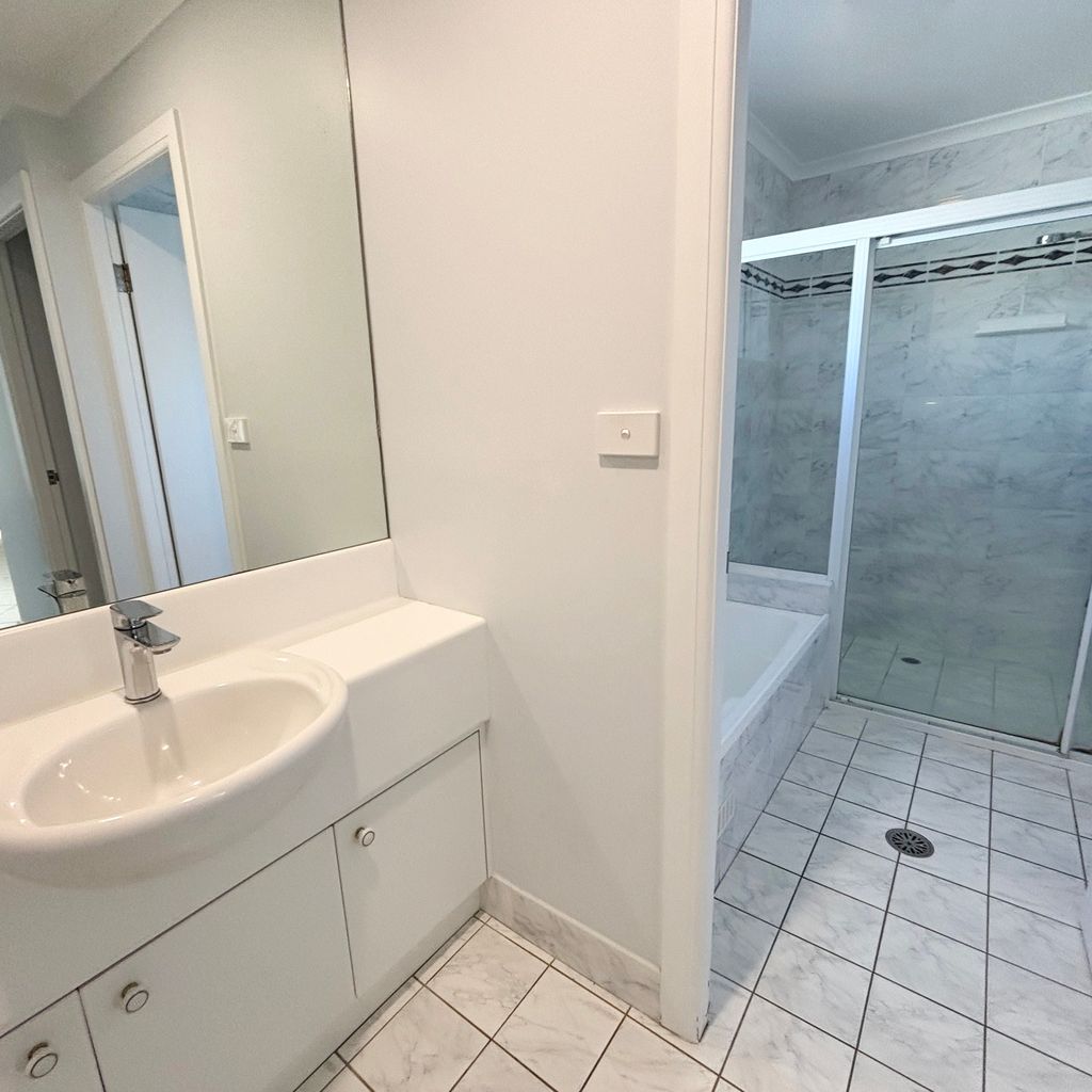 Main bathroom. 