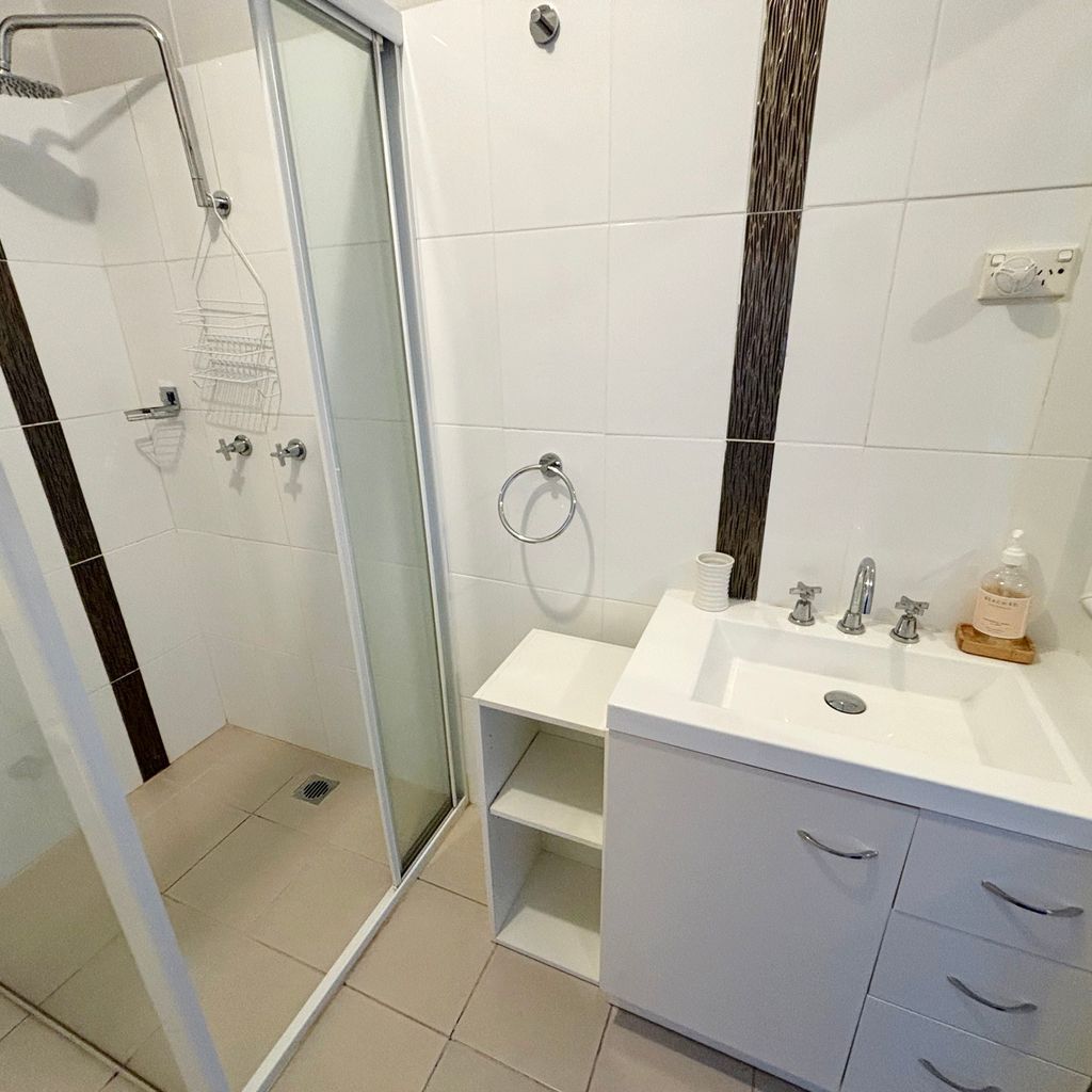 Main bathroom. 