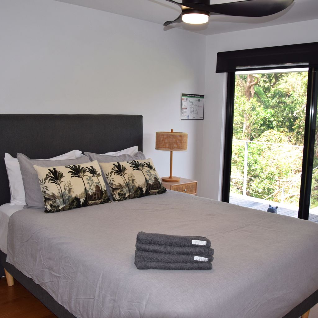 Second bedroom.