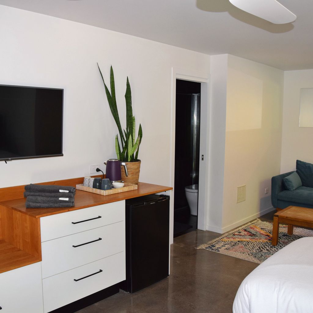 Fifth bedroom (downstairs).