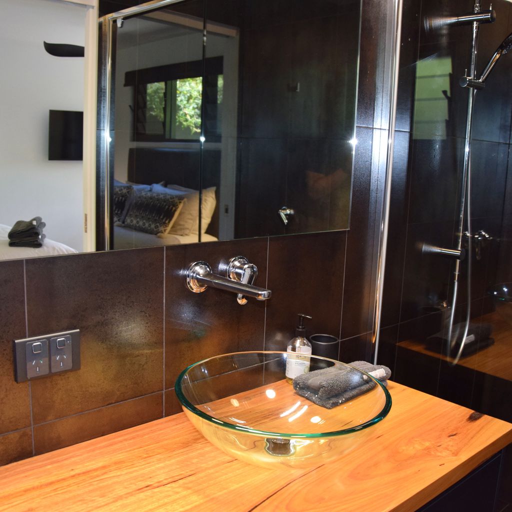 Downstairs studio ensuite.