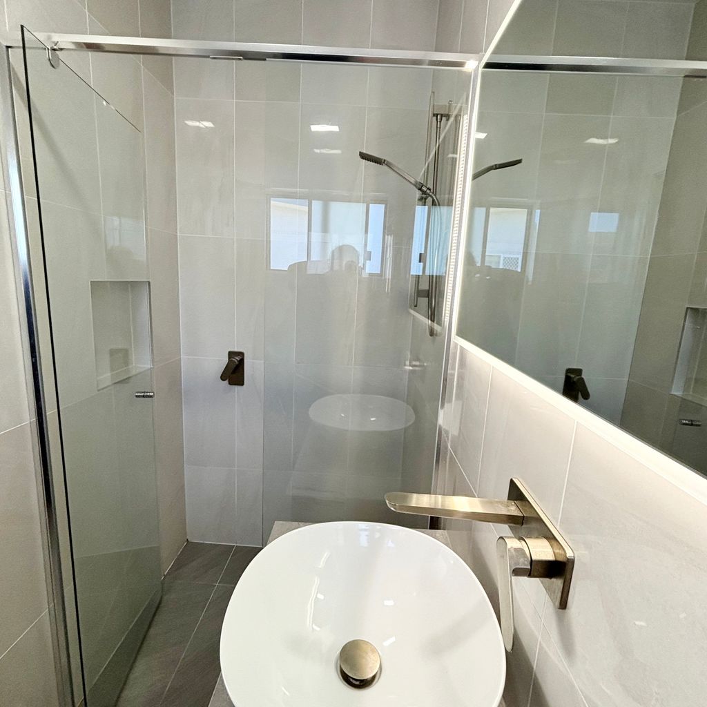 Master ensuite. 