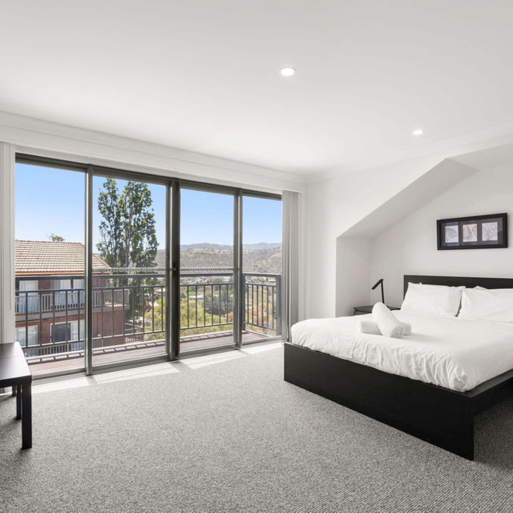 Pentagon – 2/65 Gippsland Street