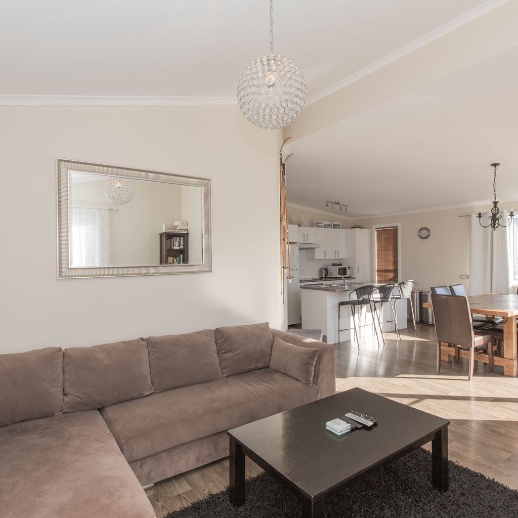 St Helenas – 5 Twynam Street