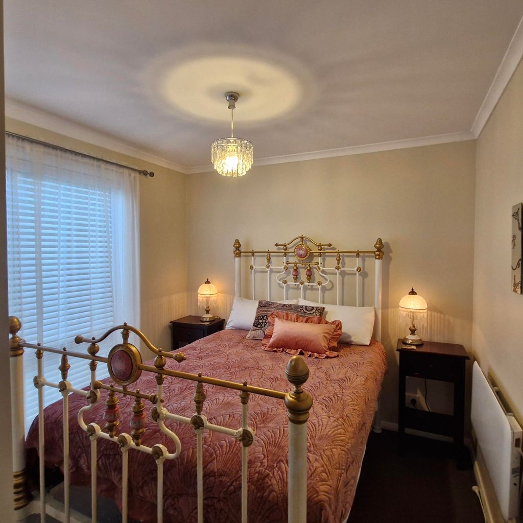 St Helenas – 5 Twynam Street