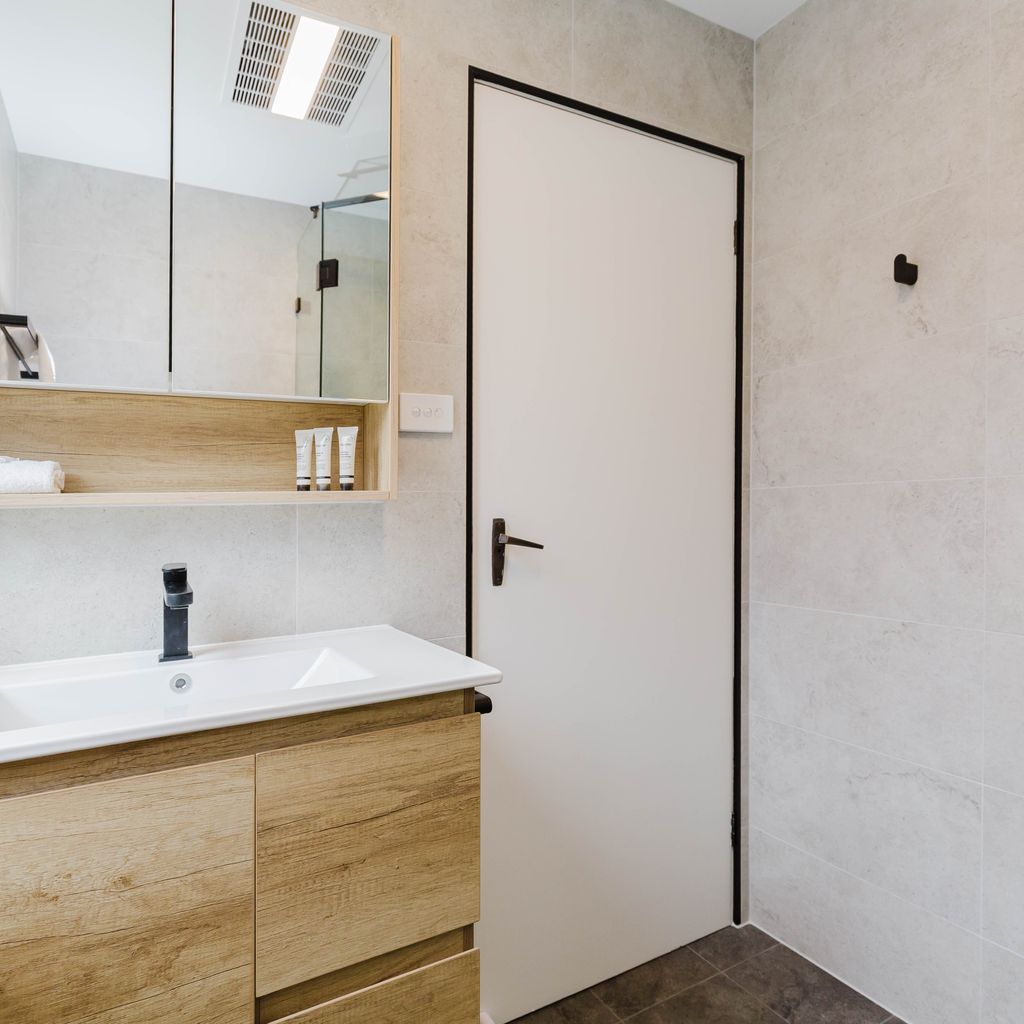 The Lakefront – 2/69 Townsend Street