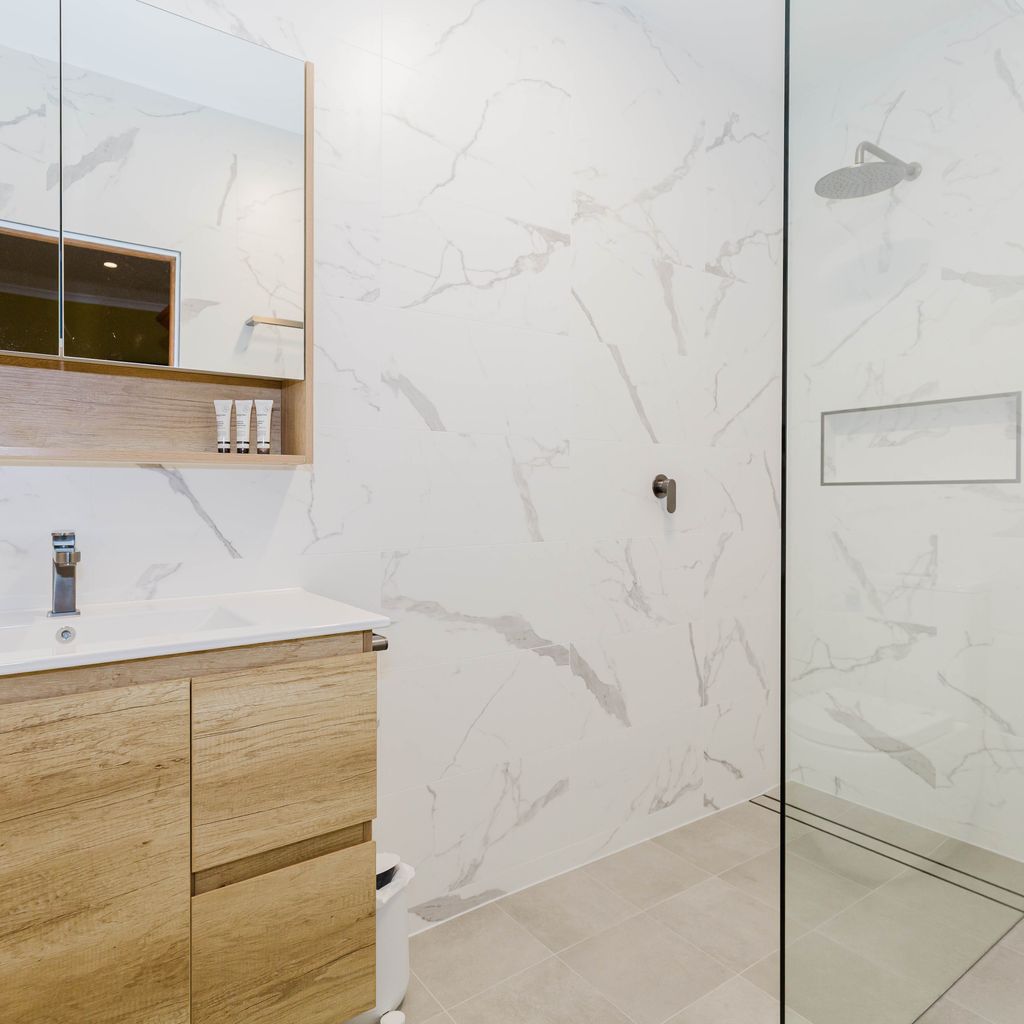 The Lakefront – 2/69 Townsend Street