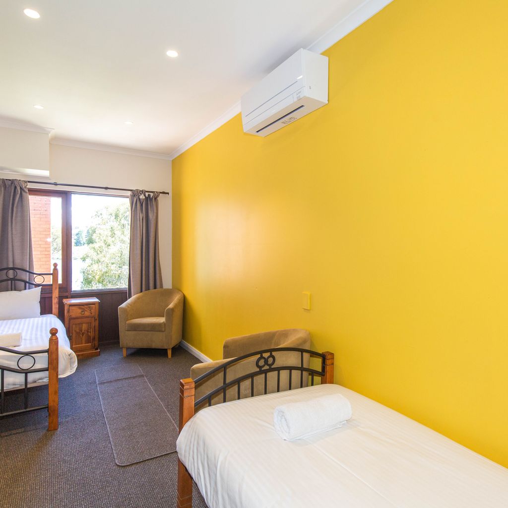 The Lakefront – 2/69 Townsend Street