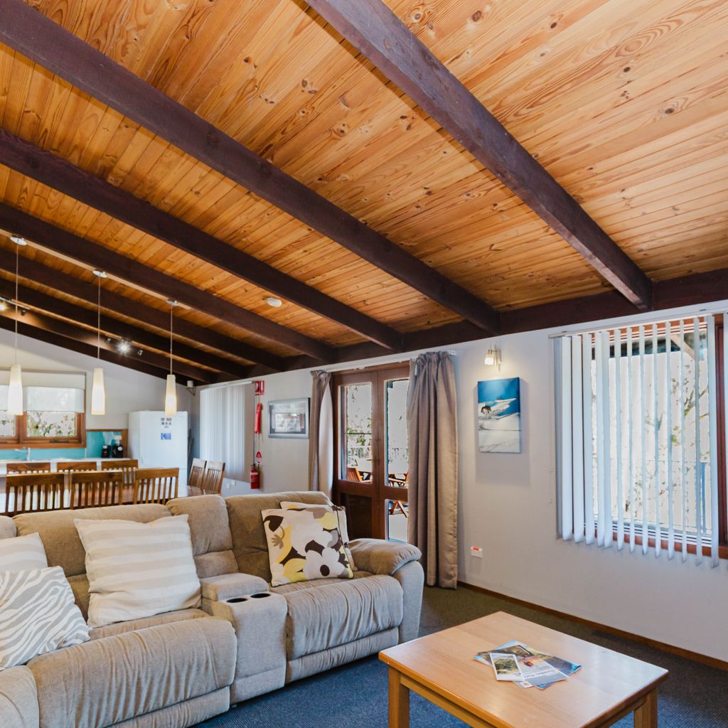 The Lakefront – 2/69 Townsend Street